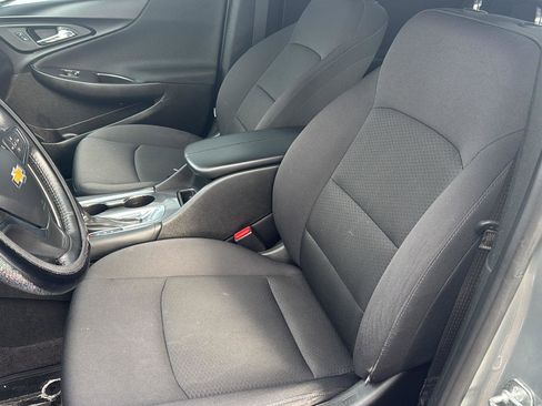 Used 2017 Chevrolet Malibu LT image 13