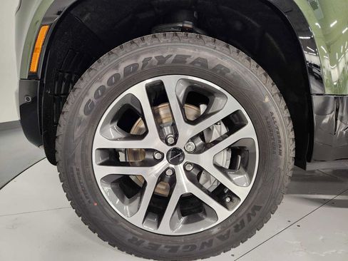 New 2026 Land Rover Defender 110 X-Dynamic SE AWD/4WD image 14