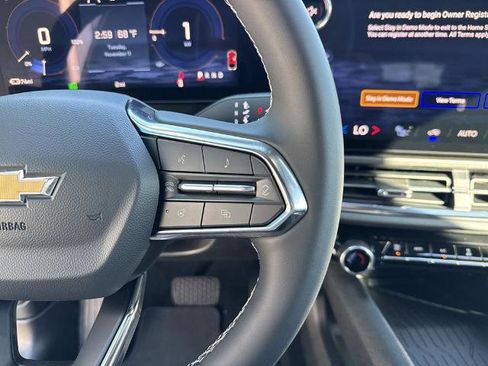 New 2026 Chevrolet Equinox EV LT image 17