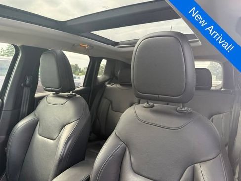 Used 2018 Jeep Renegade Limited w/ UConnect 8.4 Nav Group AWD/4WD image 14