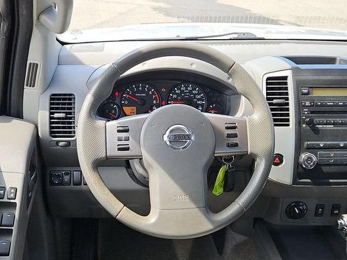 Used 2012 Nissan Frontier SV w/ SV Premium Utility Pkg AWD/4WD image 12