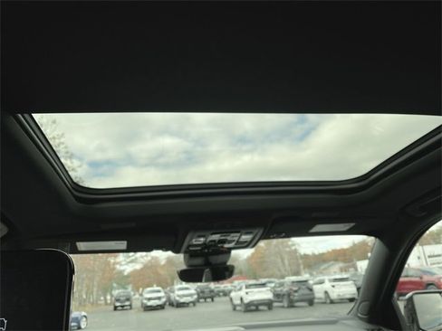 New 2026 GMC Yukon XL AT4 Ultimate w/ LPO, Illumination Package image 19