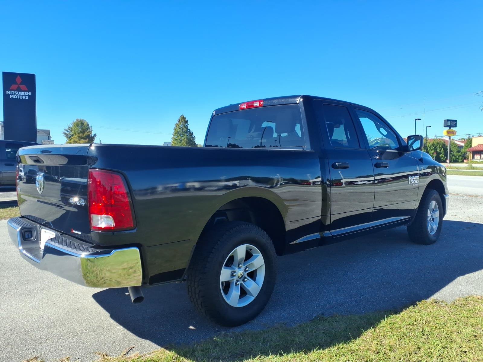 Used 2024 RAM 1500 Classic SLT AWD/4WD image 2