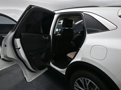 Used 2022 Ford Escape SEL w/ Technology Package FWD image 18