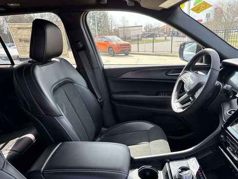 New 2025 Jeep Grand Cherokee Altitude RWD image 26
