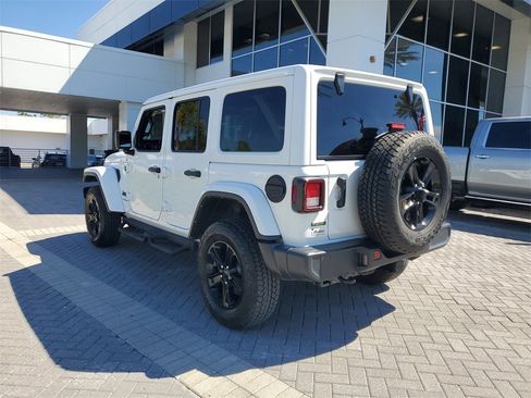 Used 2022 Jeep Wrangler Unlimited Sahara image 6
