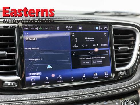 Used 2023 Chrysler Pacifica Limited image 20