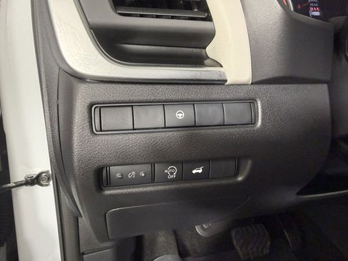 Used 2024 Nissan Rogue SV w/ SV Premium Package image 25