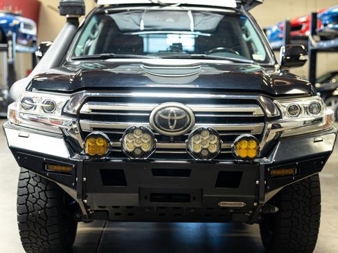 Used 2019 Toyota Land Cruiser image 20