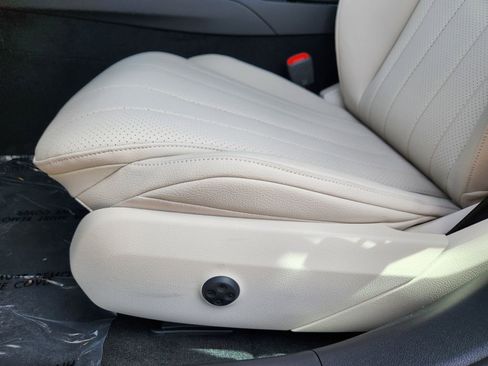 New 2025 Mercedes-Benz E 350 4MATIC Sedan image 22