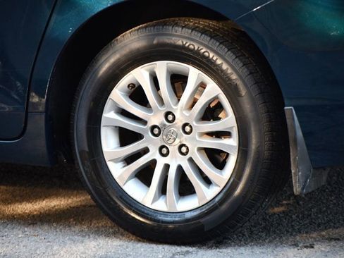 Used 2011 Toyota Sienna XLE w/ Premium Pkg image 13