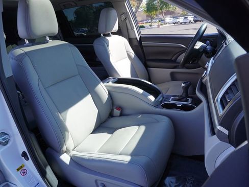 Used 2019 Toyota Highlander Limited Platinum image 13