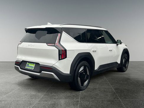 Used 2024 Kia EV9 Wind image 7