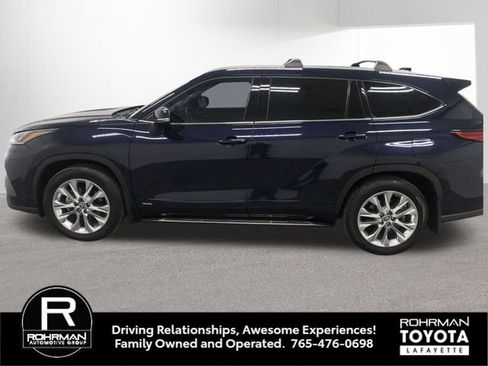 Used 2023 Toyota Highlander Limited image 3