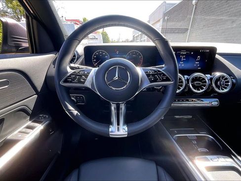 Used 2026 Mercedes-Benz GLA 250 4MATIC image 5