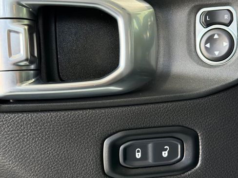 Used 2023 Jeep Wrangler Unlimited Rubicon 392 image 15