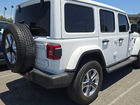 Used 2018 Jeep Wrangler Unlimited Sahara AWD/4WD image 2