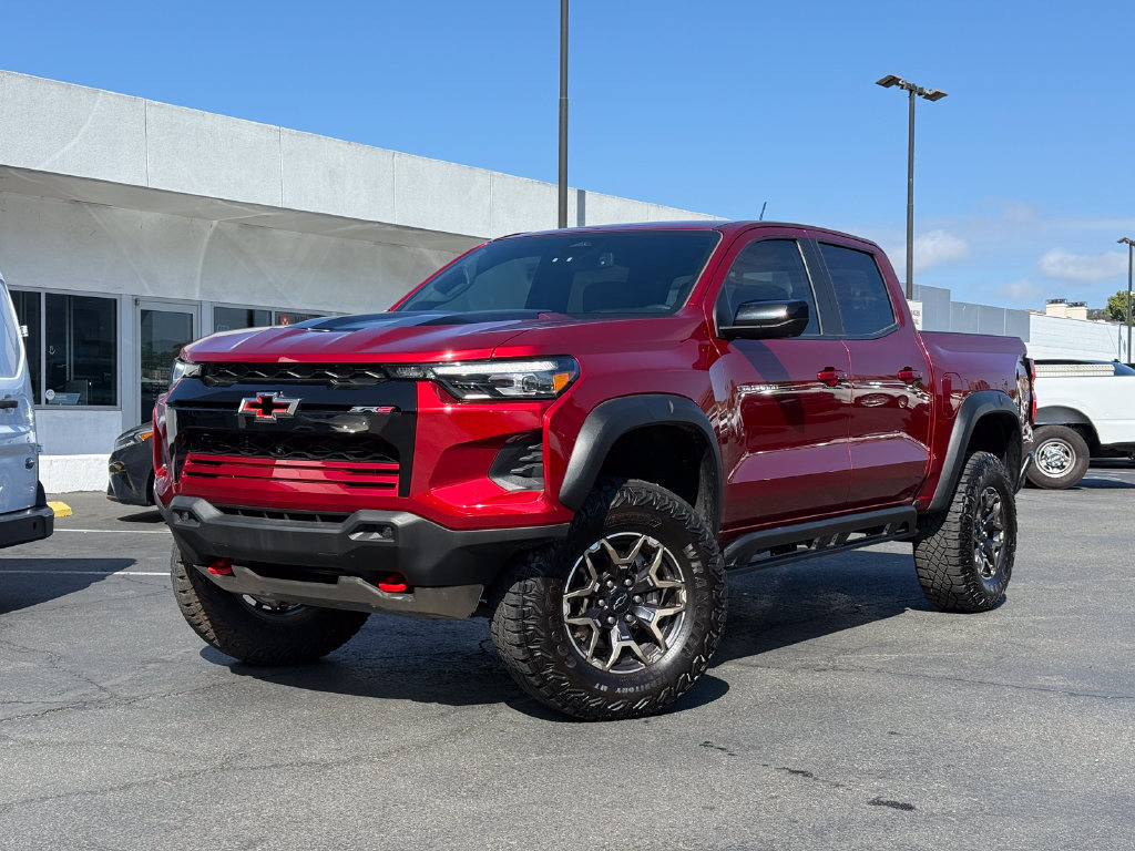 Used 2024 Chevrolet Colorado ZR2 w/ ZR2 Convenience Package III AWD/4WD image 2
