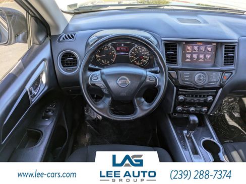 Used 2018 Nissan Pathfinder SV image 13