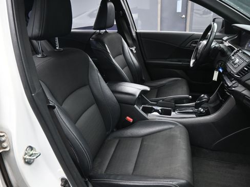 Used 2017 Honda Accord Sport image 14