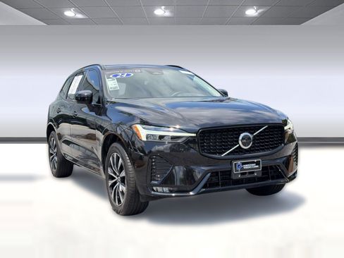 Certified 2024 Volvo XC60 B5 Plus w/ Protection Package Premier AWD/4WD image 7