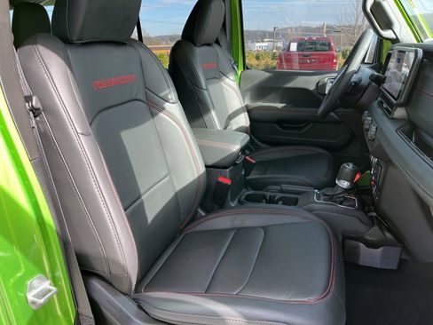 Used 2025 Jeep Wrangler Unlimited Rubicon image 26