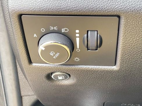 Used 2020 Jeep Grand Cherokee Overland image 22