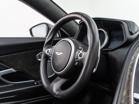 Used 2019 Aston Martin DB11 Volante image 64