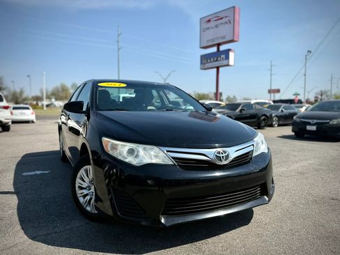 Used 2014 Toyota Camry LE image 1