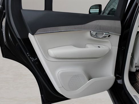 Used 2023 Volvo XC90 B6 Plus w/ Protection Package Premier image 10