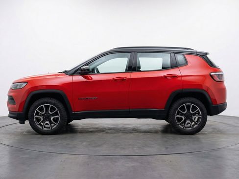 Used 2025 Jeep Compass Trailhawk image 5