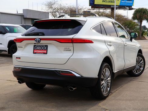 Used 2021 Toyota Venza XLE w/ Softex Package image 2