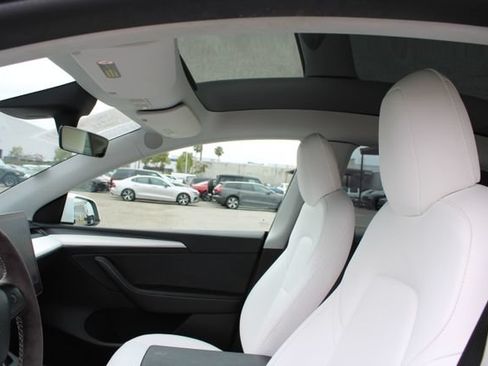 Used 2022 Tesla Model Y Long Range AWD/4WD image 27
