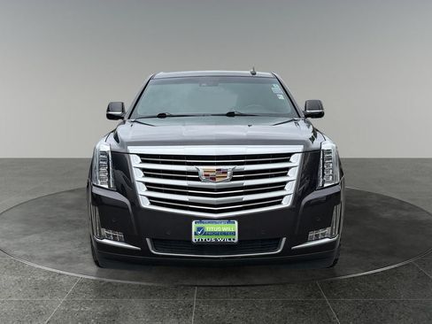 Used 2018 Cadillac Escalade Platinum AWD/4WD image 2