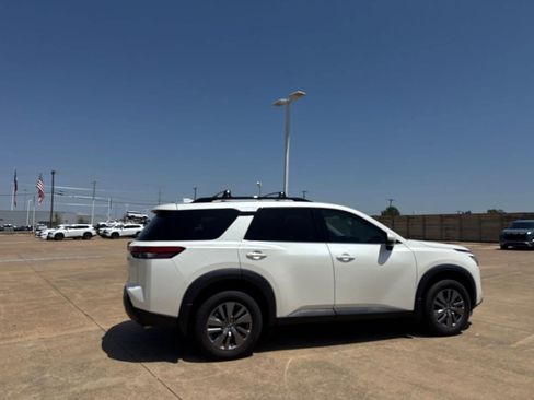 Certified 2024 Nissan Pathfinder SV FWD image 22