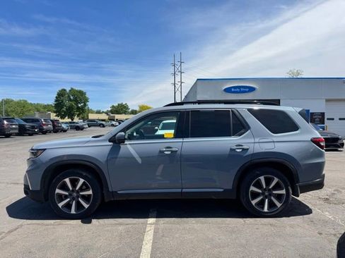 Used 2023 Honda Pilot Touring image 5