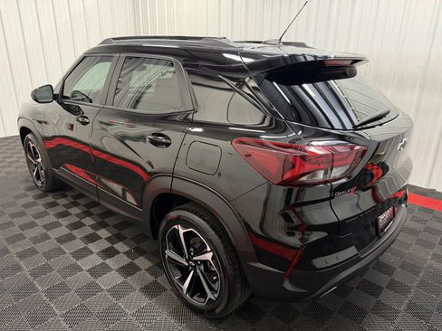 Used 2022 Chevrolet TrailBlazer RS FWD image 2