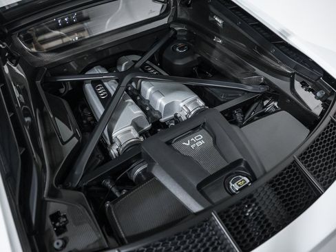 Used 2018 Audi R8 V10 plus w/ Full Leather Package image 21