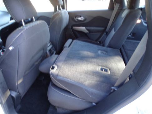 Used 2017 Jeep Cherokee 4WD Sport image 24