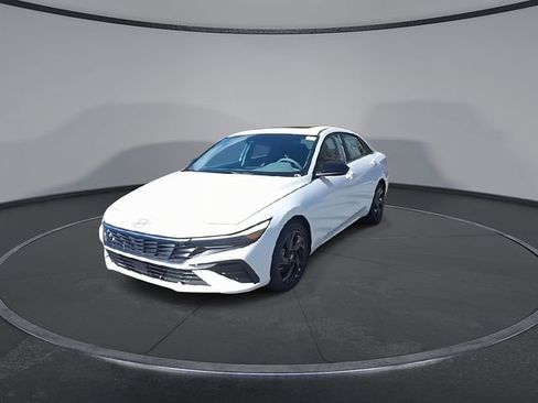 New 2026 Hyundai Elantra SEL Sport Premium FWD image 3