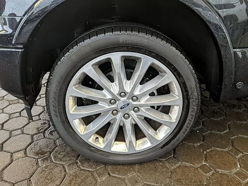 Used 2018 Ford F150 Limited w/ Trailer Tow Package image 9