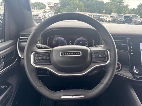 Used 2024 Jeep Wagoneer L Series III w/ Premium Group I AWD/4WD image 15