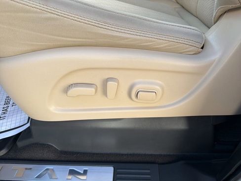 Used 2017 Nissan Titan SV AWD/4WD image 22