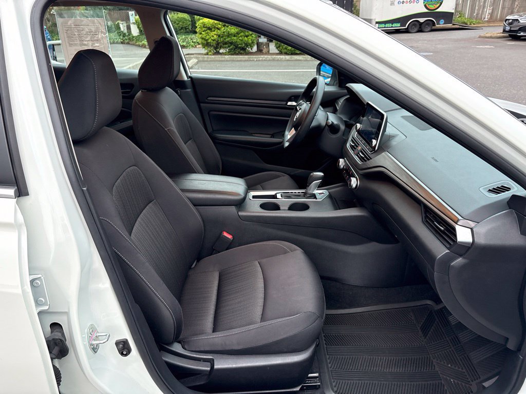 Used 2025 Nissan Altima 2.5 SV FWD image 23