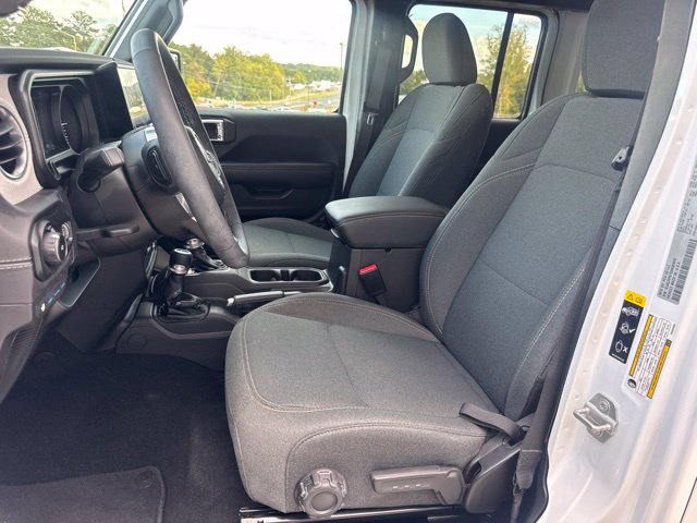 Used 2025 Jeep Wrangler Unlimited Sahara AWD/4WD image 9