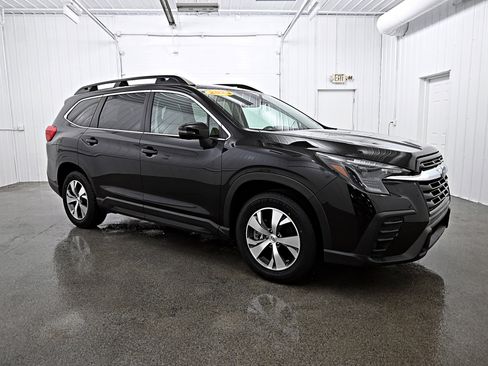 Used 2023 Subaru Ascent Premium w/ Convenience Package image 3