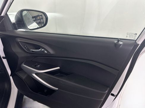 Used 2025 Chevrolet Trax LS FWD image 29