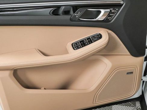 New 2026 Porsche Macan image 6