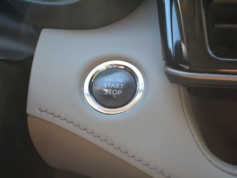 Used 2022 Toyota Highlander XLE AWD/4WD image 15