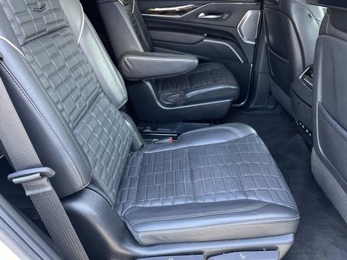 Used 2024 Cadillac Escalade Premium Luxury Platinum image 23
